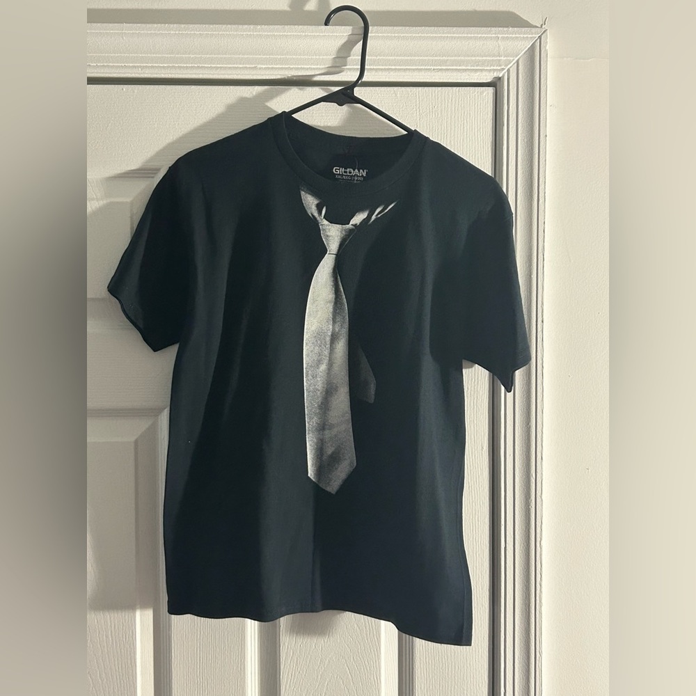 Black short sleeve neck tie design shirt